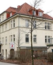 Aussenansicht der Rennbahn-Apotheke