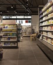 intérieur-de-la-pharmacie-amavita-place-claparède