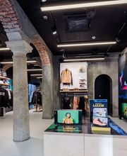 VANS Store Milan Porta Ticinese immagine 1
