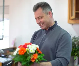 Holzschuh Blumen Bild 3