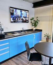 In unserem Verkaufsraum laden wir Sie gerne auf ein Kaffee, Tee oder ein kaltes Getränk ein.