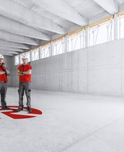 Mitarbeiter auf der Baustelle von RINGER Gerüste + Schalungen