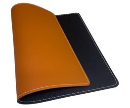 Wende-Tischset aus Kunstleder mit zwei nutzbaren Seiten. Z B. in Cognac und Schwarz. Kombinieren Sie Ihre Wunschfarben und gestalten Sie Ihre individuellen Tischsets. Wählen Sie aus 20 Farben Ihre Lieblingskombination aus.