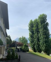 Stiftung Alters- Pflegeheim Riedacker - Wohnhuus Niesen seitlich gegen Bergsicht