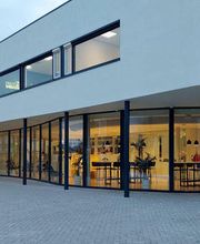 Univé Roelofarendsveen is gevestigd in het gebouw van Tech Campus De School.