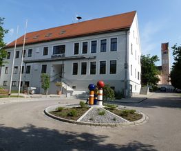 Rathaus Bergkirchen, Fassadenanstrich