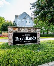 Broadlands Apartments image 9