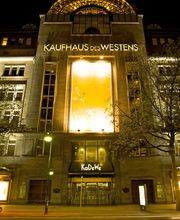 Lichtwerbung: Einkaufscenter KDW. Produziert von der Firma Bertelmann GmbH & Co. KG aus Bünde, in NRW.