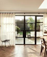 Vorhang-Systeme erfüllen mehrere Funktionen. Sie bestimmen nicht nur das Design und den Stil der Inneneinrichtung, sondern dienen auch zur Licht- und Wärmesteuerung. Vorhang-Systeme müssen daher sowohl ästhetisch abgerundet als auch technisch ausgerei