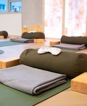 ANNTIN | wellbeing studio | reformer pilates, yoga, dance, breathwork Bild 5