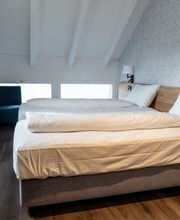 Hotel Kino Bar, Loge AG Bild 14