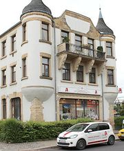 Aussenansicht der Parsifal-Apotheke