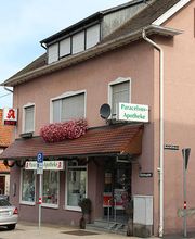 Aussenansicht der Paracelsus-Apotheke Plieningen