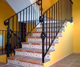 cerrajeria-cortes-e-hijos-escalera-de-vivienda-conbarandilla-metalica..jpg