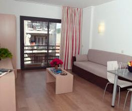 APARTAMENTOSALMIRALLS.jpg
