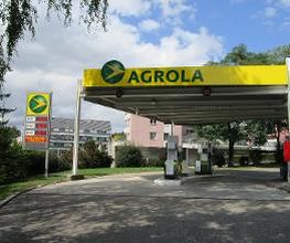 AGROLA Tankstelle in Wolfhausen unter Carport