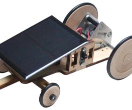 Baue dein eigenes Elektrofahrzeug mit eingebautem Akku (Kondensator) für den Betrieb bei kurzfristiger Beschattung.