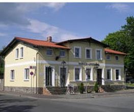 Aussenansicht der Hirsch-Apotheke Finowfurt