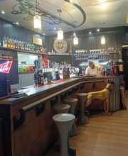 Le Racer Café image 3