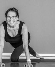 Yoga & Pilateszentrale, Caroline Gumbiller Bild 7