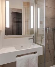 B&B HOTEL Cholet Nord image 8