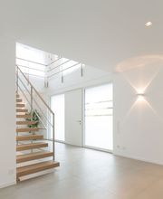 BX_Wohnhaus-Eingangsbereich-weiss.jpg