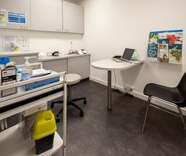 Amavita-Métro-service-room