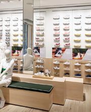 Boutique Lacoste Ternes - Mur Chaussures