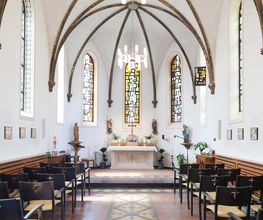 Innenansicht der Kapelle im Haus St. Moritz