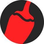 Het logo toont een gestileerde rode peper binnen een zwarte cirkel. De peper heeft een vloeiende, organische vorm met een donkergrijze accentlijn die de ronding en bite-shape van de peper benadrukt. Het geheel oogt krachtig, modern en herkenbaar—volledig in lijn met de Pepperworkx-branding.