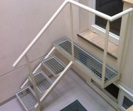 Escaleras_metalica_Sevilla_Carpinsur.jpg